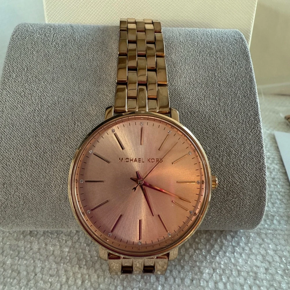 Michael Kors Gold Watch with Minimalist Dial and Link Bracelet - Picture 3 of 9